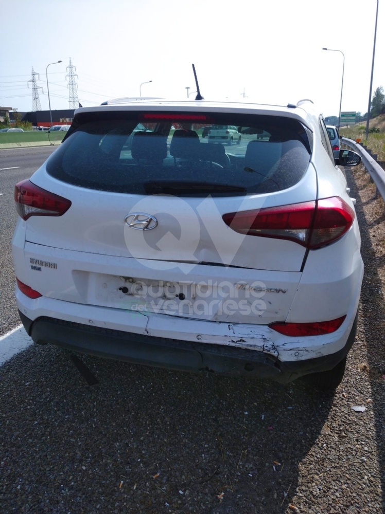 INCIDENTE IN TANGENZIALE A VENARIA - Tre feriti, tra cui due minori, dopo il tamponamento fra due auto - FOTO