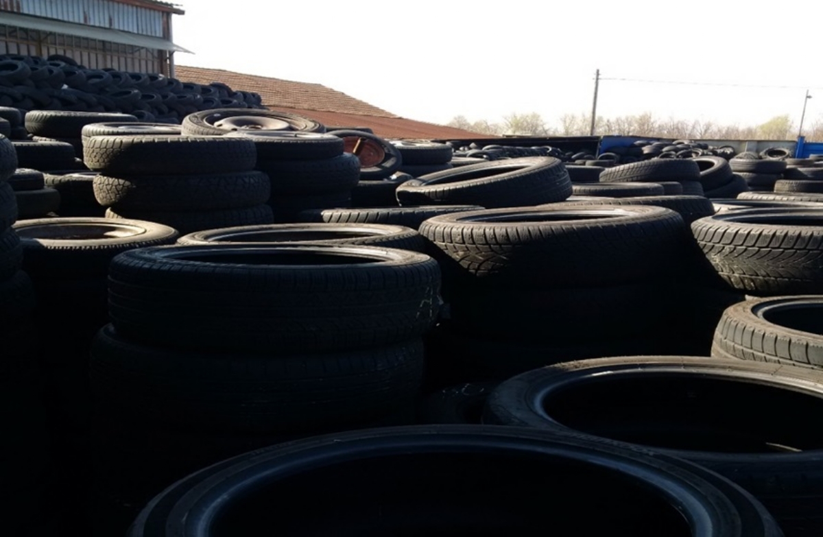 CASELLE - Traffico illecito di rifiuti: smaltite 800 tonnellate di pneumatici sequestrati - FOTO