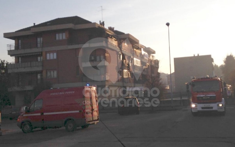 VENARIA - Incendio in un appartamento di via Dante: a fuoco il sacco dell'immondizia - FOTO