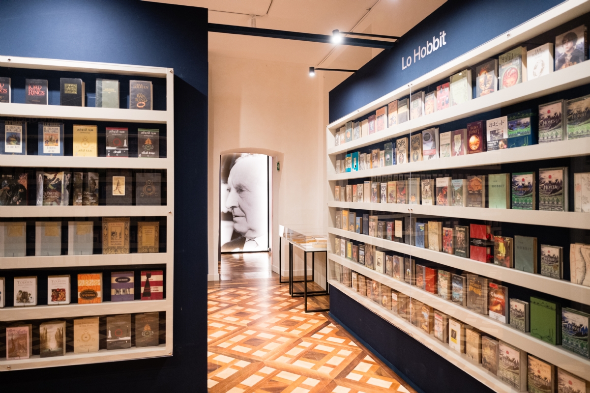 VENARIA - Una mostra dedicata a Tolkien per i 70 anni de «Il Signore degli Anelli» - FOTO