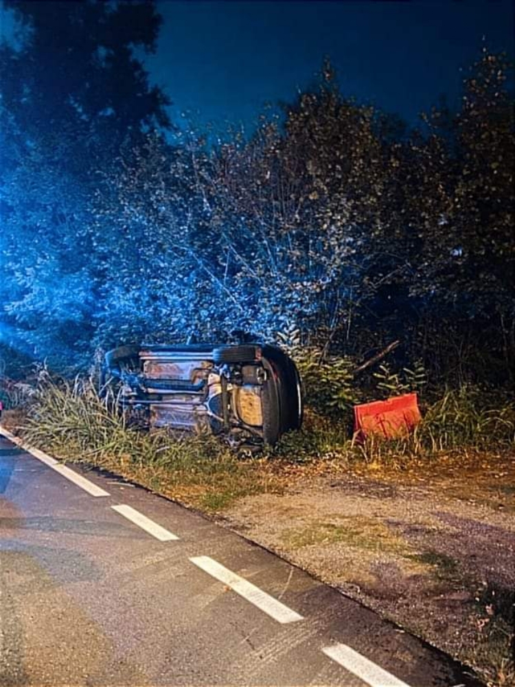 INCIDENTE AD ALPIGNANO - Auto ribaltata fuori strada: ferita la conducente - FOTO
