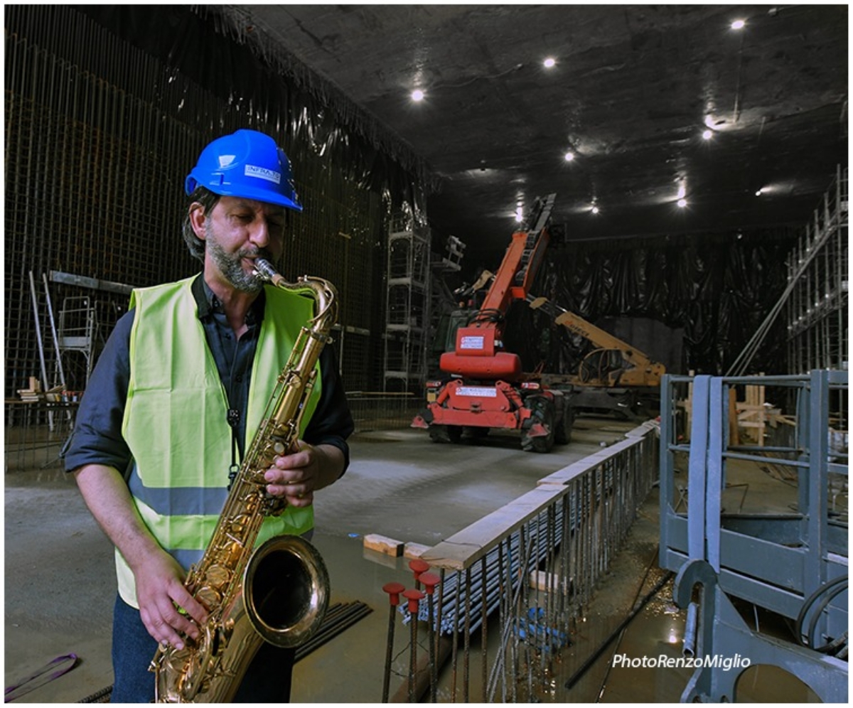 COLLEGNO - Un concerto di musica jazz nel cantiere della metropolitana: è «Squilli di musica e di vita» - FOTO E VIDEO