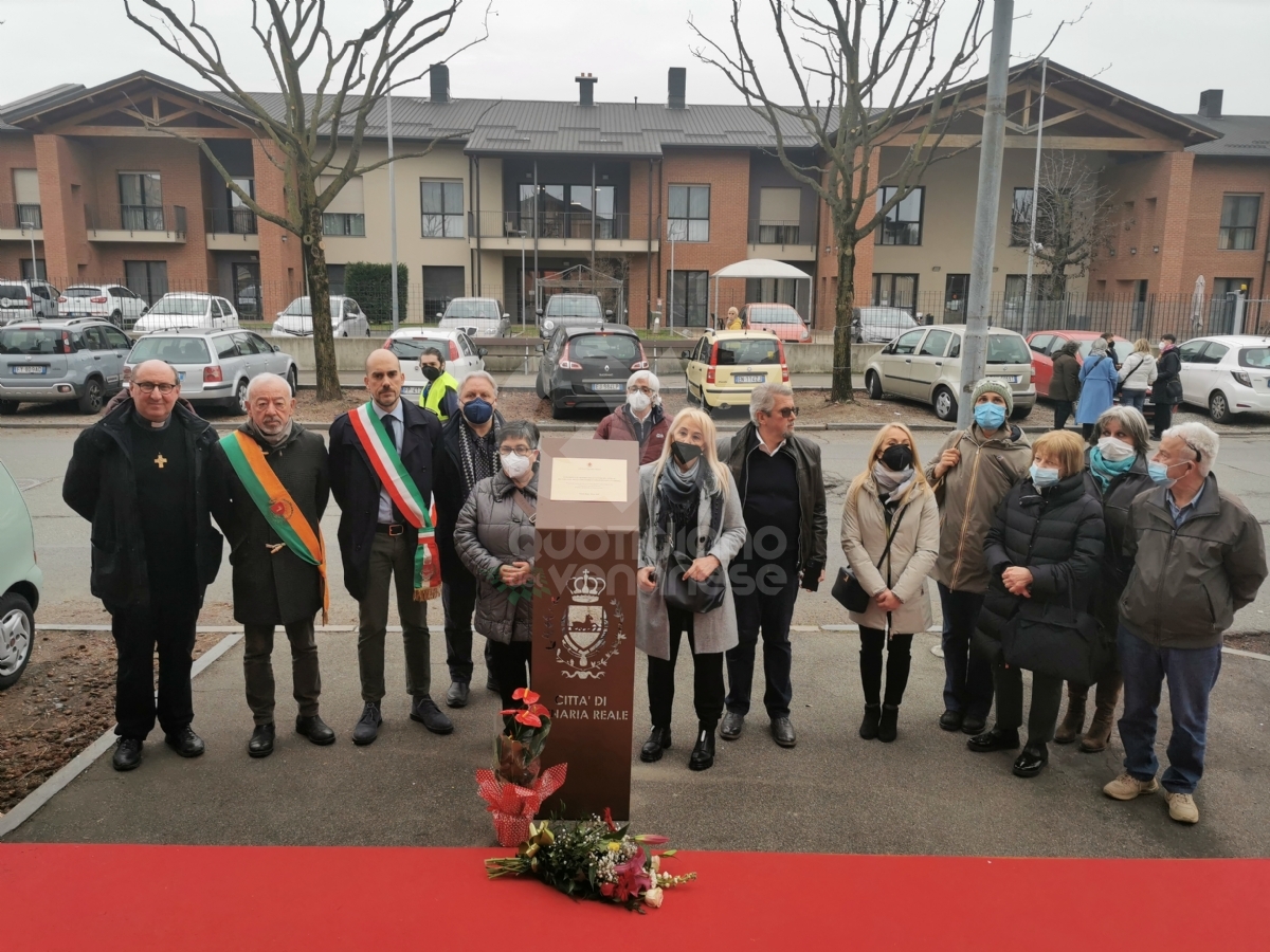 VENARIA - In via Fratelli Cervi svelata la targa a ricordo delle vittime del covid - FOTO