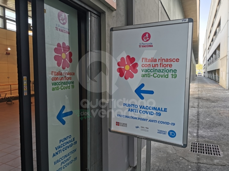 CASELLE - In aeroporto decolla il nuovo punto vaccinale: fino a mille vaccini al giorno - FOTO