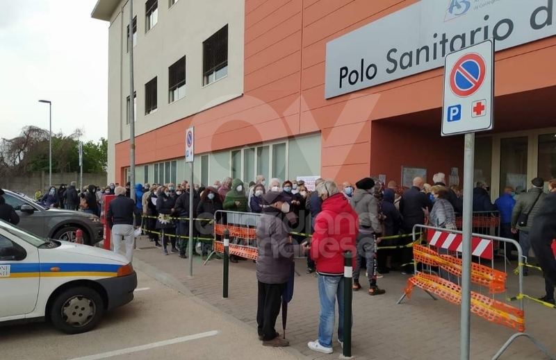 VENARIA - Il mondo del volontariato in aiuto all'Asl To3 nella gestione delle code al Polo Sanitario