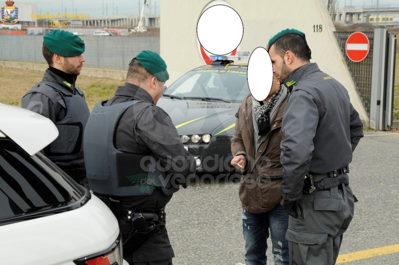 ALPIGNANO - La merce era pericolosa per la salute : maxi sequestro al mercato rionale