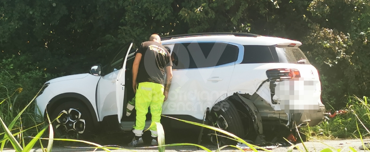 INCIDENTE A VENARIA In corso Machiavelli: scontro fra due auto, disagi al traffico - FOTO