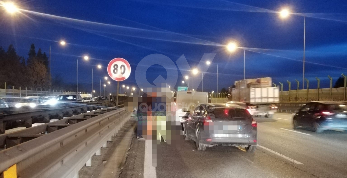 DOPPIO INCIDENTE IN TANGENZIALE A RIVOLI - Sei auto coinvolte, due persone ferite - FOTO