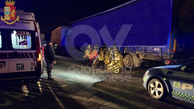 TANGENZIALE DI TORINO - Sente dei rumori nel tir: dentro c'erano sette minorenni - FOTO