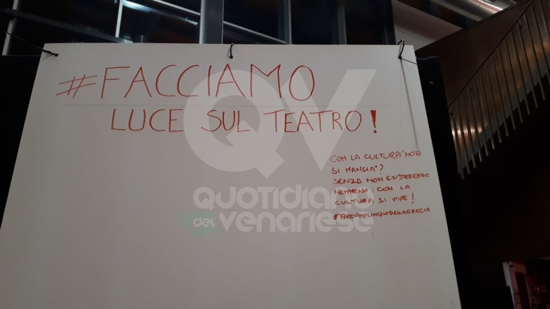 VENARIA - Il Concordia illuminato per una sera per chiedere al Governo di ripartire in sicurezza