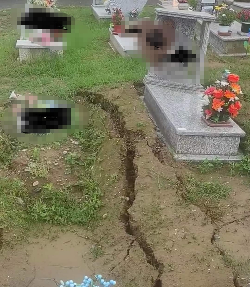 COLLEGNO-RIVOLI - Tombe collassate e dissestate a causa del maltempo - FOTO