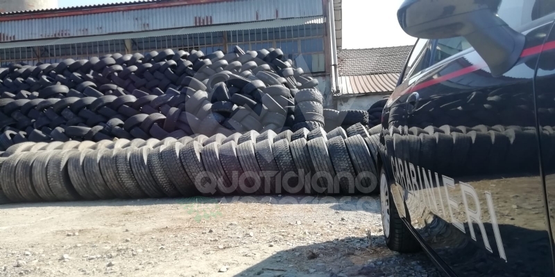BORGARO - Stoccava illecitamente 20mila pneumatici e 300 tonnellate di rifiuti: denunciato
