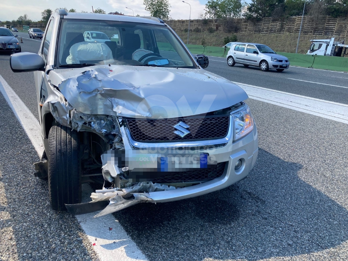 INCIDENTE IN TANGENZIALE A VENARIA - Tamponamento fra due auto: disagi al traffico - FOTO