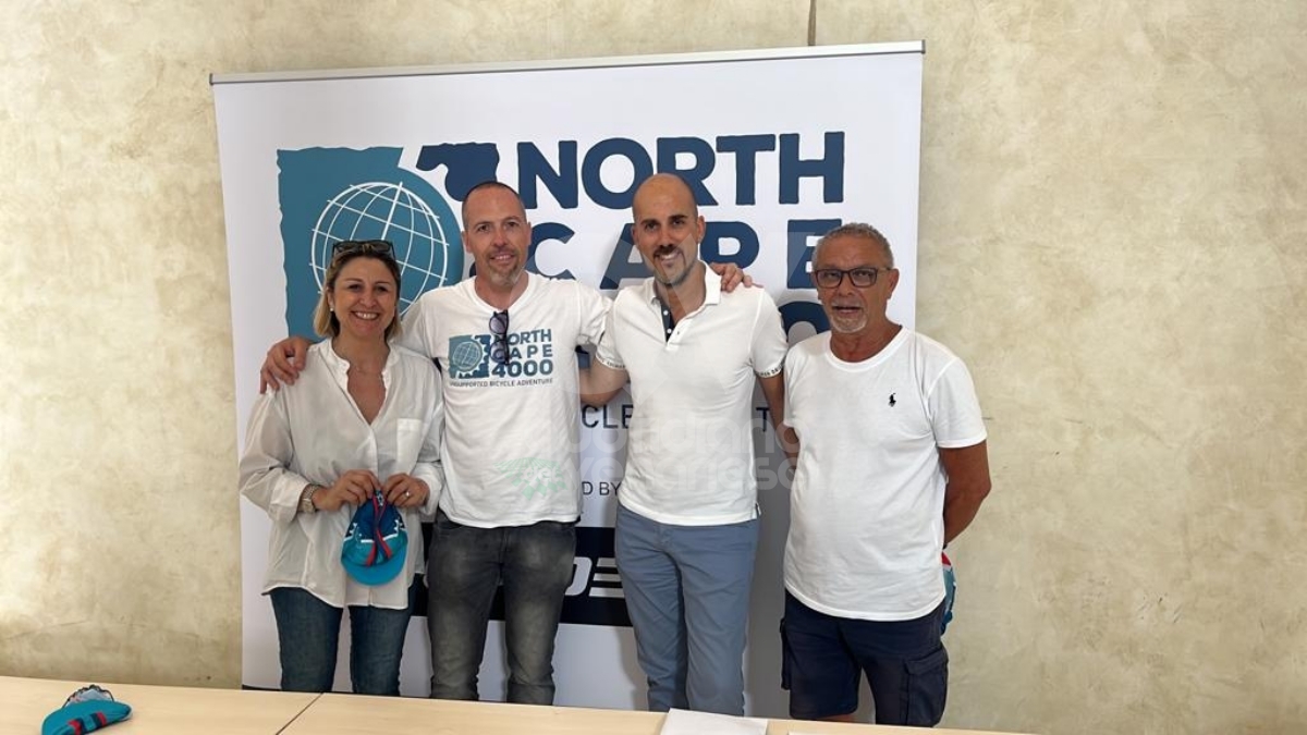 VENARIA - In 250 alla partenza in Reggia della «North Cape 4000» di cicloturismo - FOTO E VIDEO