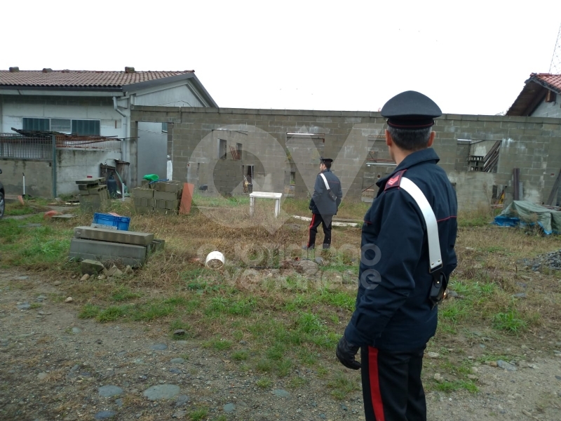 CANILE LAGER A MATHI - Più di trenta cani rinchiusi in locali fatiscenti, tra escrementi e rifiuti
