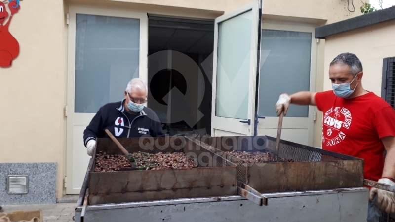 VENARIA - «Castagnata Avis»: un vero successo, anche con distanziamento e mascherina
