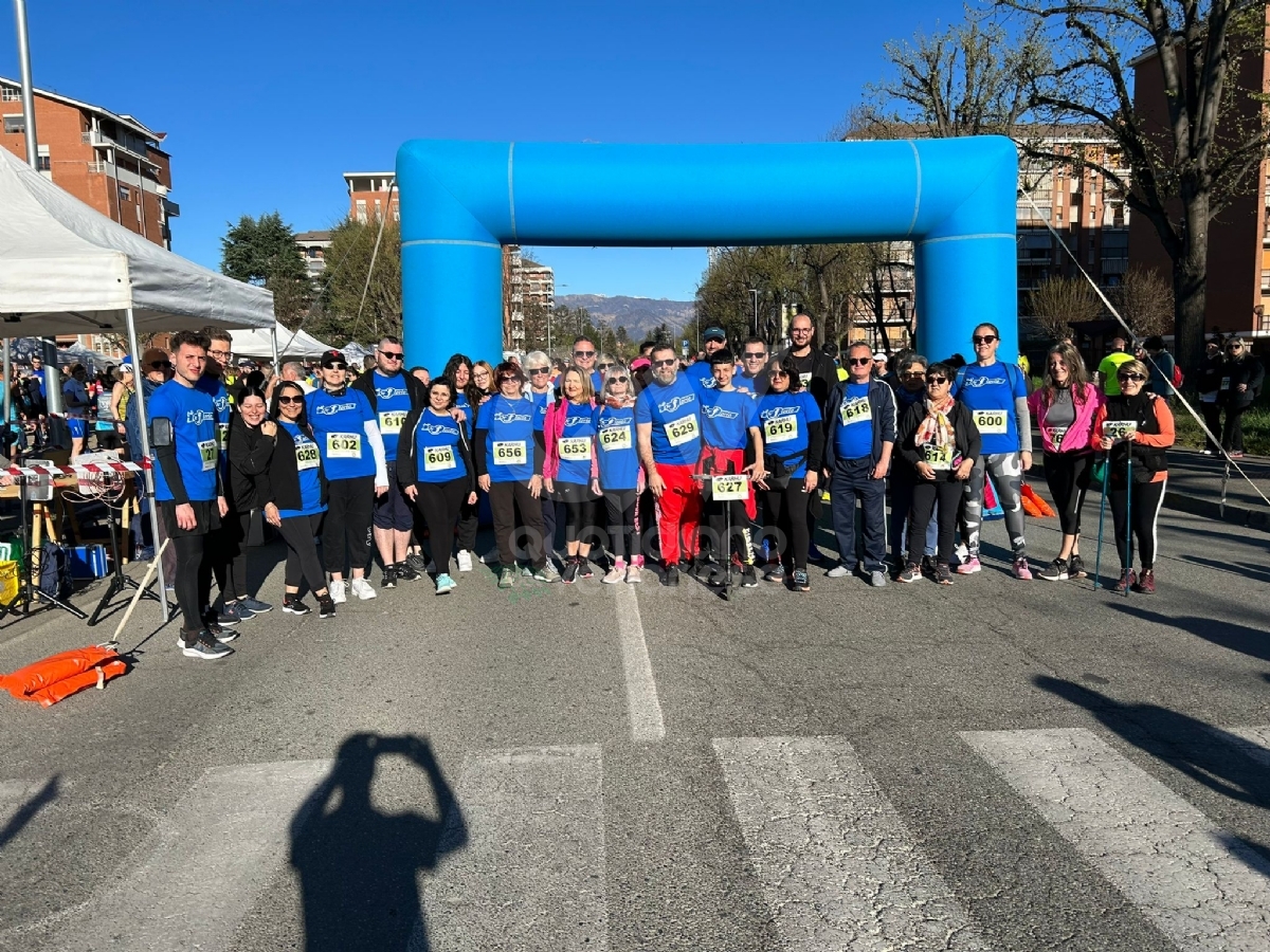 VENARIA - Una marea di gente per la «StraVenaria» e la «21 Reale» - FOTO E VIDEO