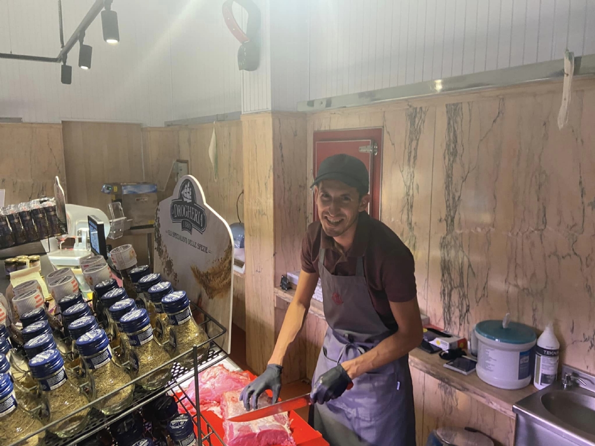 VARISELLA - Grande festa per la riapertura della macelleria - FOTO