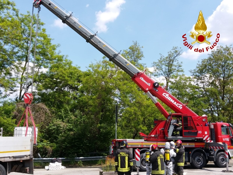 VENARIA - Camion perde il carico: situazione tornata alla normalità in via Stefanat