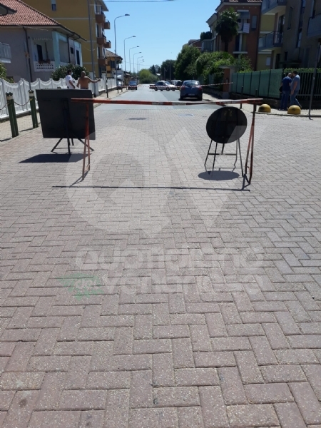 MAPPANO - Spavento in via Avogadro: crolla all'improvviso un ponteggio