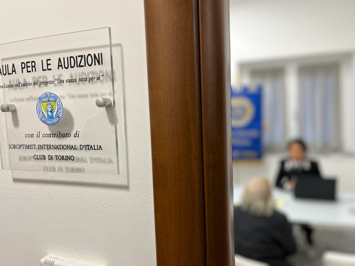 PIANEZZA - Nella stazione dei carabinieri, la stanza per l'ascolto delle donne vittime di violenza - FOTO