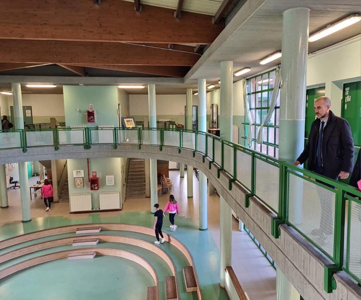 VENARIA - Interventi di manutenzione nelle scuole: al via le tinteggiature e il risanamento dei muri - FOTO