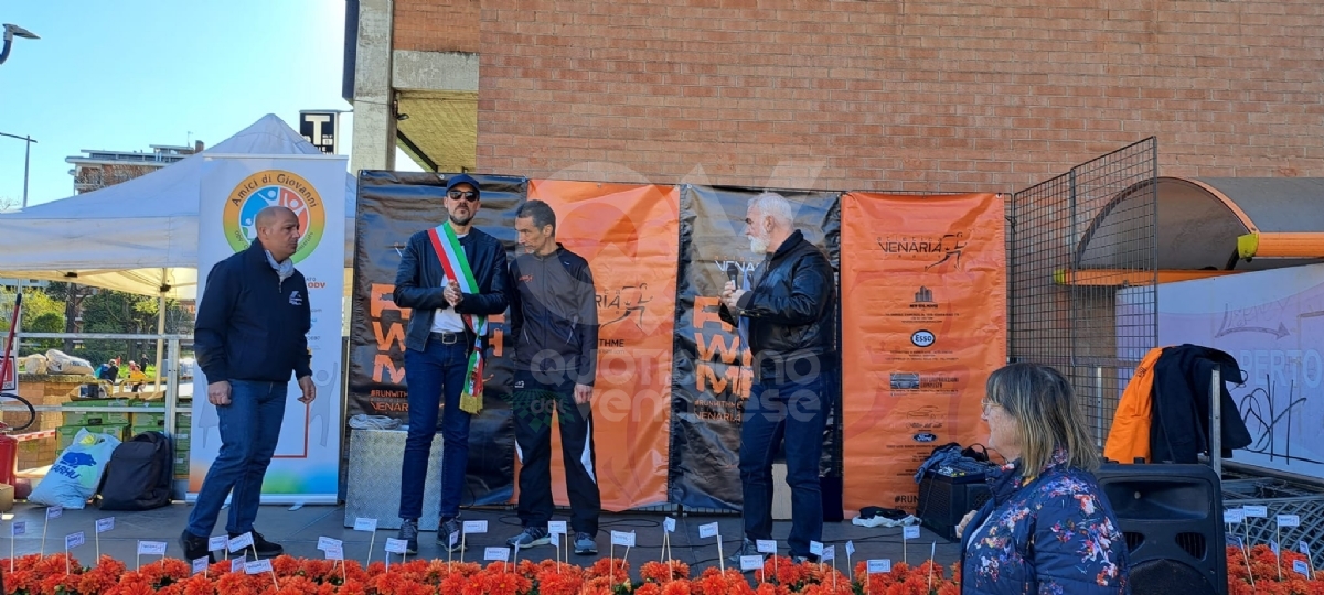VENARIA - Una marea di gente per la «StraVenaria» e la «21 Reale» - FOTO E VIDEO