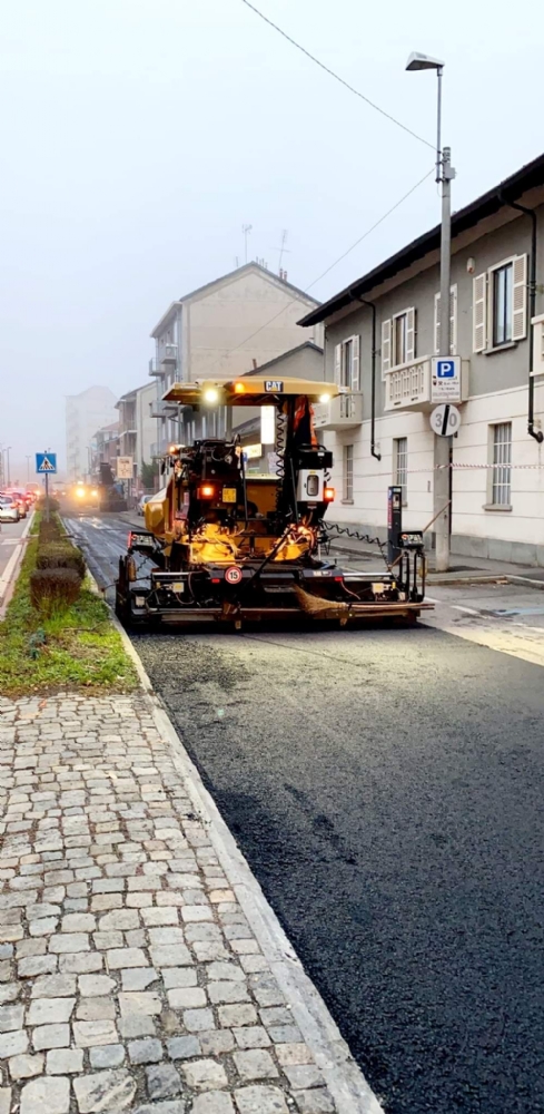 VENARIA - Con le asfaltature in corso Garibaldi e nel sottopasso Motrassino partiti i lavori in città