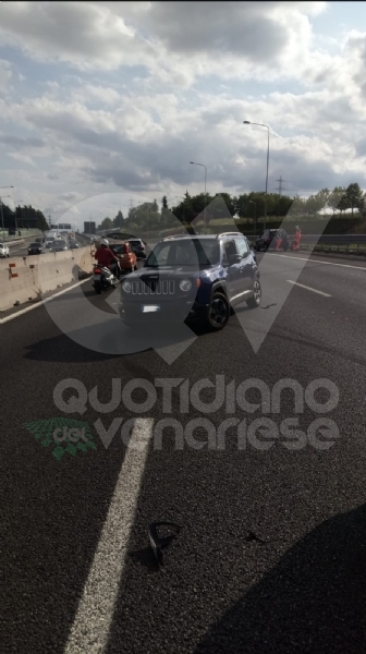 RIVOLI - Scontro fra tre auto in tangenziale: due feriti e 12 chilometri di coda