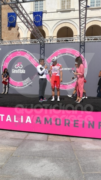 IL GIRO D'ITALIA A VENARIA - La partenza della tappa decisiva - FOTO e VIDEO