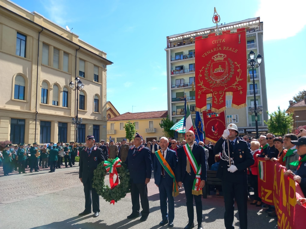 VENARIA - 25 APRILE: Bambini protagonisti alle celebrazioni per la Liberazione - FOTO