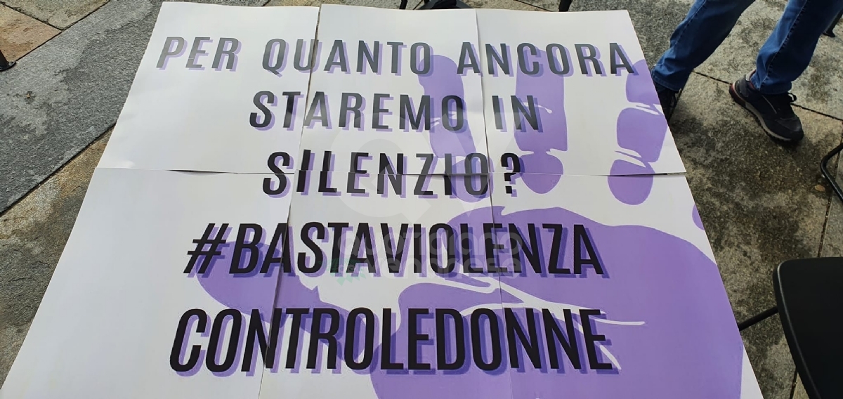 VENARIA - Panchine rosse, flash-mob, municipio «in rosso», dibattiti: le iniziative per dire «no» alla violenza contro le donne - FOTO