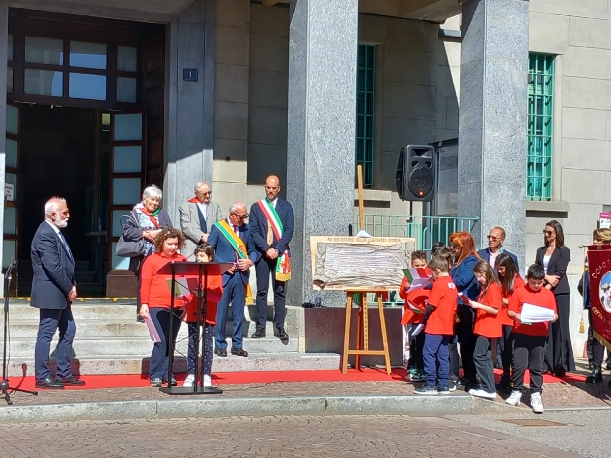 VENARIA - 25 APRILE: Bambini protagonisti alle celebrazioni per la Liberazione - FOTO