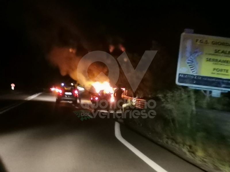 CASELLE - Auto a fuoco mentre percorreva la ex statale