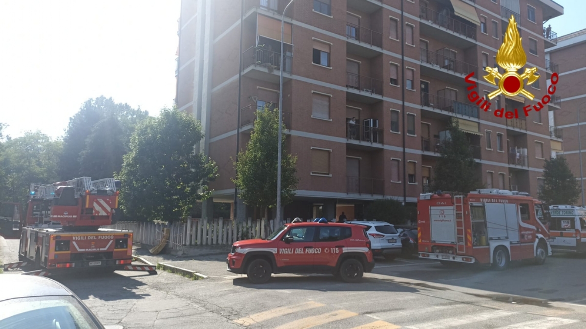 TRAGEDIA A COLLEGNO - Incendio in un appartamento: morta una donna - FOTO