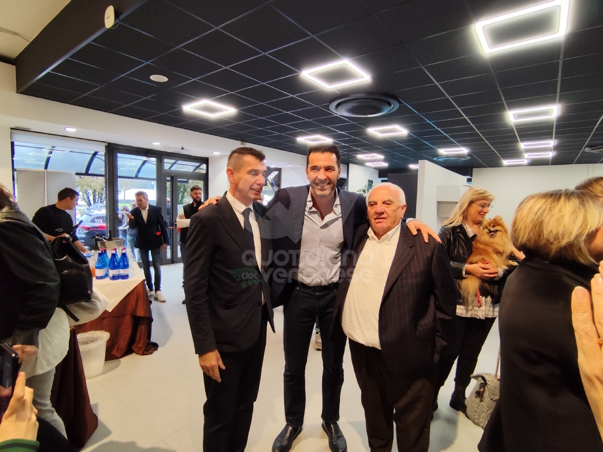 VENARIA - Il campione della Juventus e della Nazionale Gigi Buffon in cittá per l'inaugurazione di una azienda - FOTO