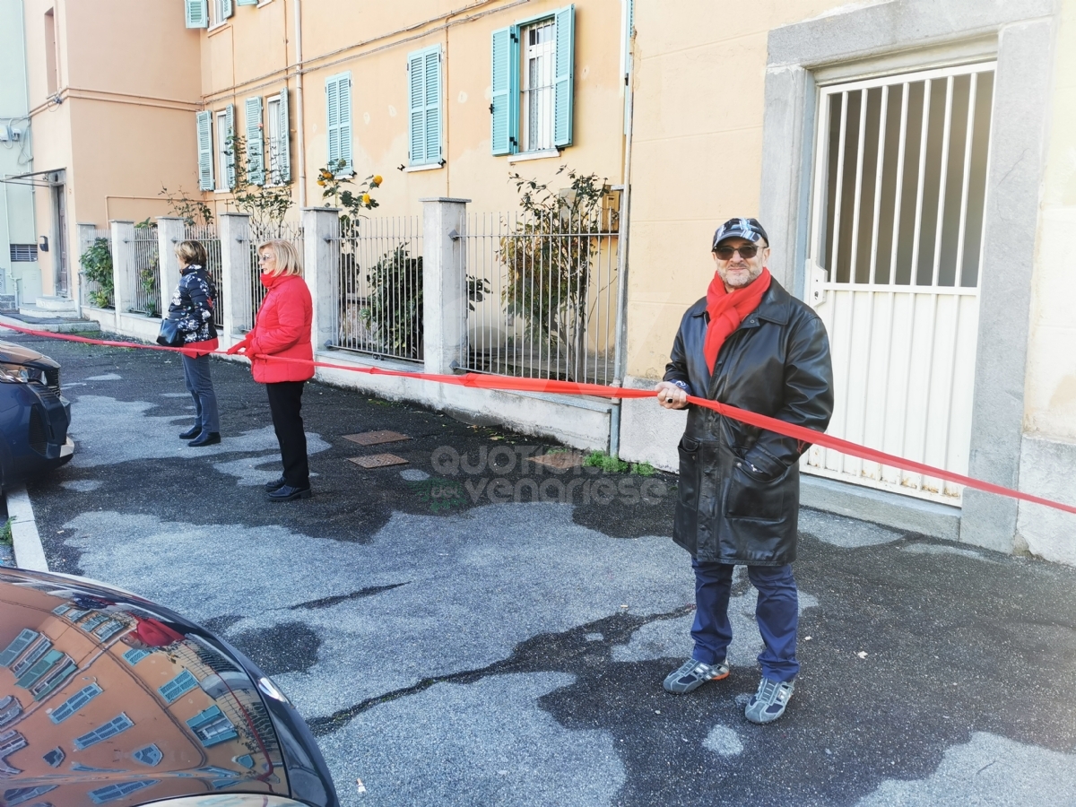 VENARIA - La città grida il suo «no» alla violenza contro le donne - FOTO
