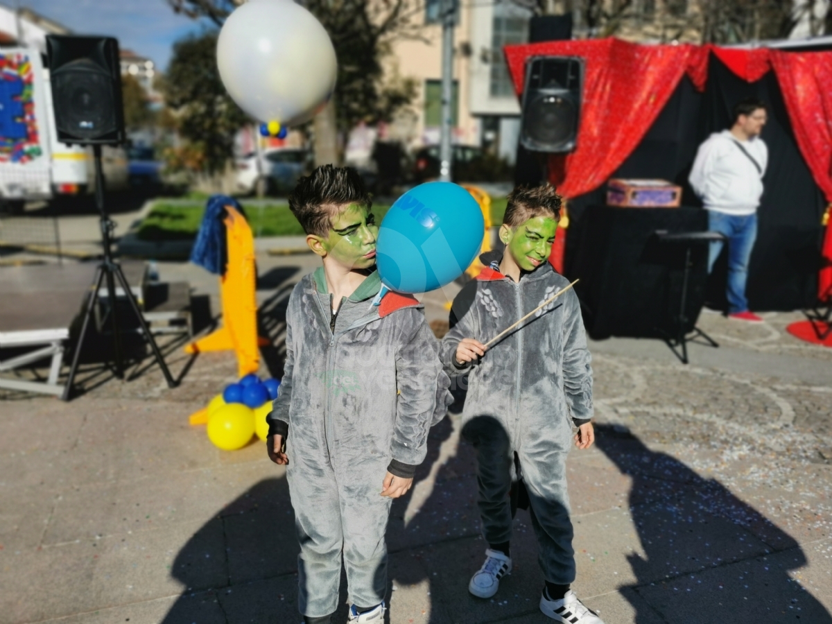 VENARIA - Colori, allegria, musica. Ma il Real Carnevale non dimentica l'Ucraina - FOTO