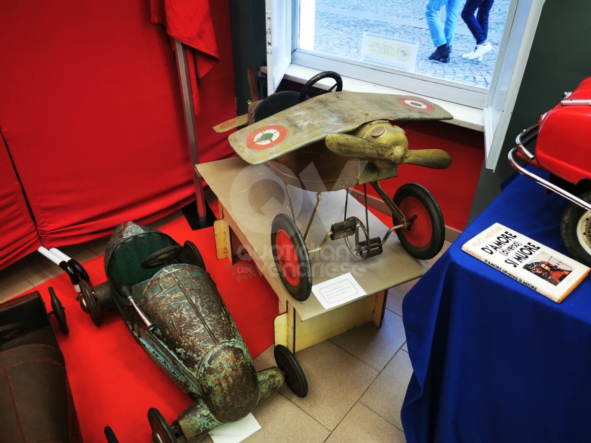 VENARIA - La mostra «Auto a pedali» di Antonio Iorio: un bellissimo tuffo nel passato - FOTO