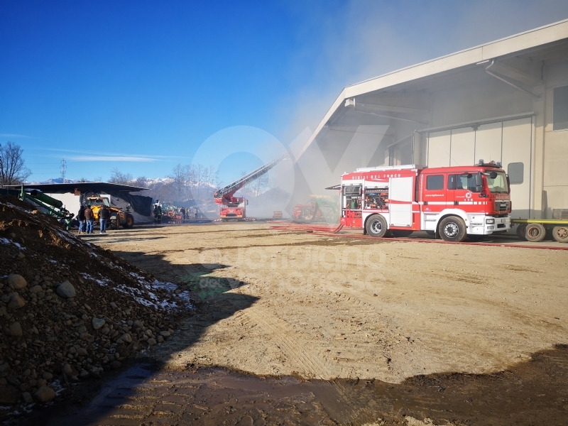 COLLEGNO - Inferno alla «Cascina Serpera»: a fuoco il fienile dell'azienda agricola Bosco