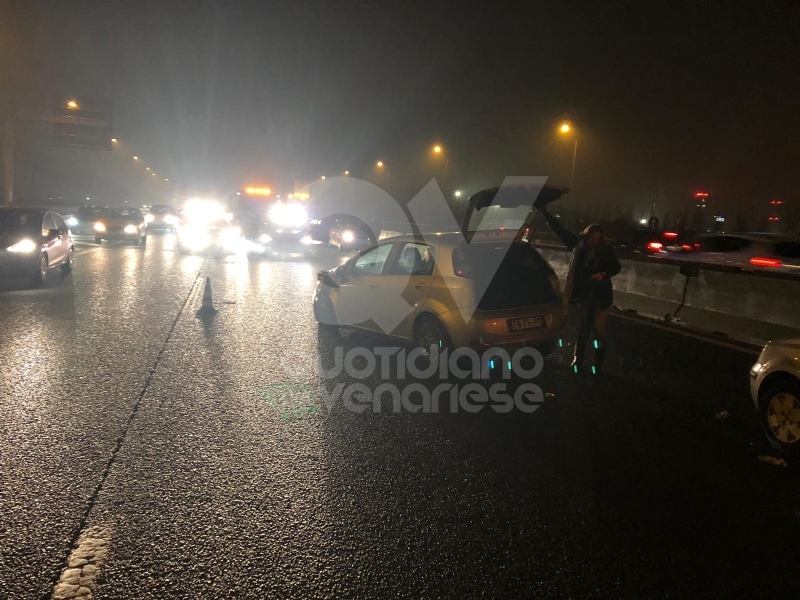 COLLEGNO - Incidente in tangenziale tra due auto: un uomo guidava ubriaco