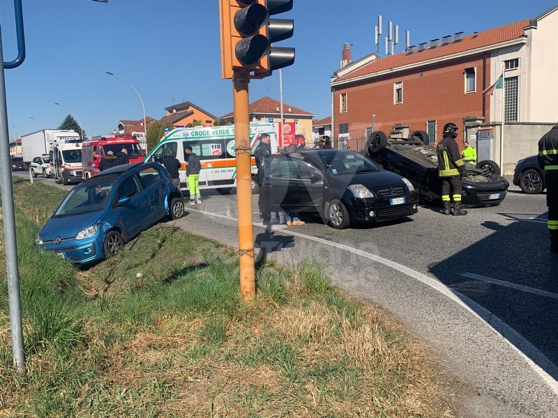CASELLE - Spaventoso incidente all'incrocio tra strada Aeroporto e via Savonarola - FOTO