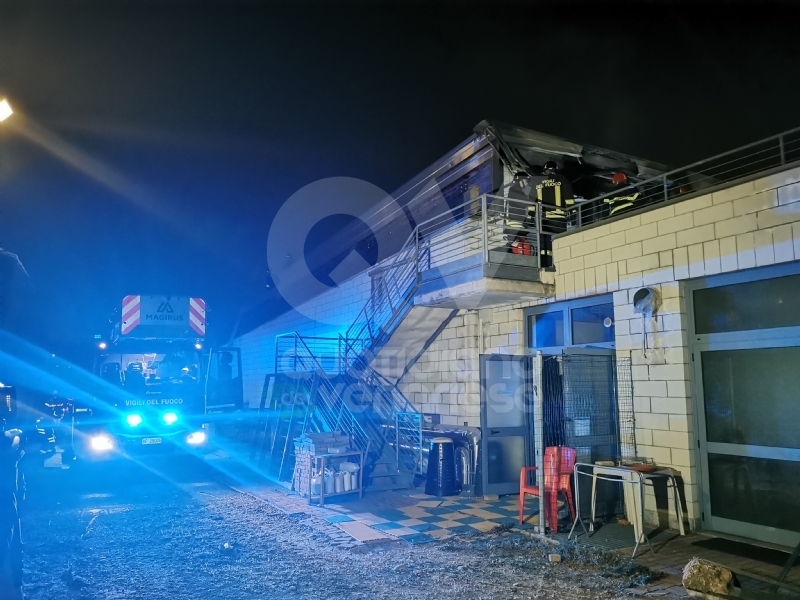 VENARIA - Incendio in piscina: a fuoco un quadro elettrico