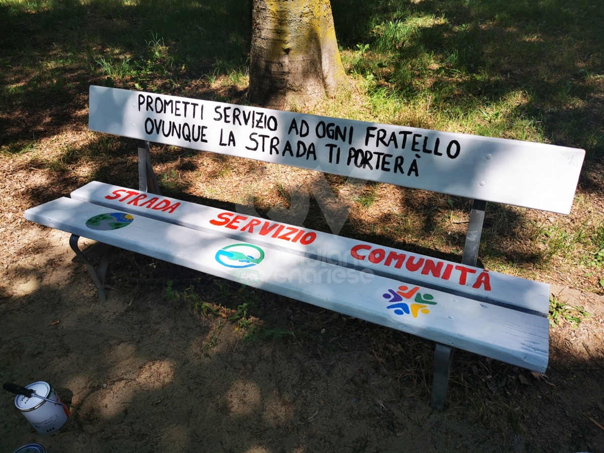 VENARIA - Panchine rimesse a nuovo al parco Magellano di Altessano grazie al Gruppo Scout Venaria Reale 1 - FOTO