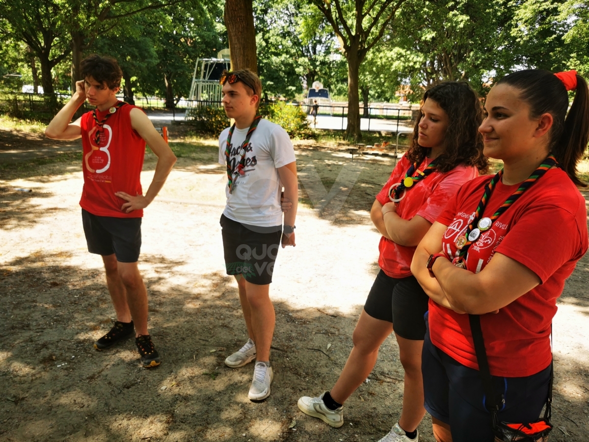 VENARIA - Panchine rimesse a nuovo al parco Magellano di Altessano grazie al Gruppo Scout Venaria Reale 1 - FOTO