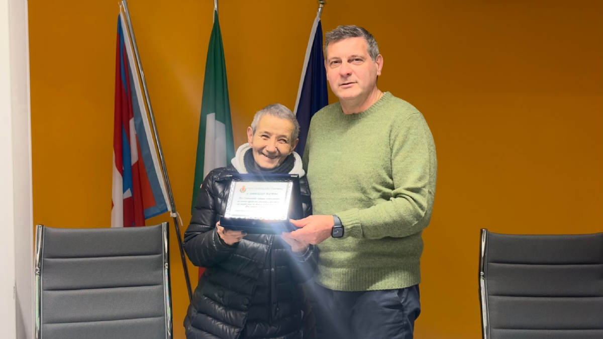BORGARO - Gabriella Pistura, Francesca Di Dedda e Christian Mancino premiati in Comune - FOTO