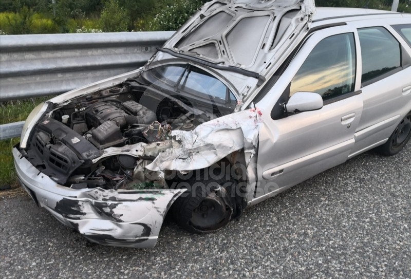 TORINO-BORGARO - Perde il controllo della sua auto e finisce contro un tir: era ubriaco