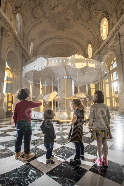 VENARIA - Nella Galleria Grande della Reggia approda la «Giostra di Nina» - FOTO