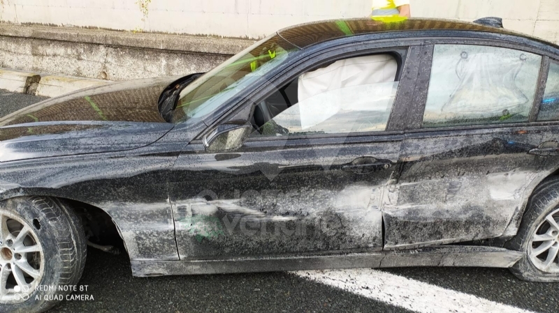 RIVOLI - Paura in tangenziale: scoppia lo pneumatico, conducente finisce in ospedale - FOTO