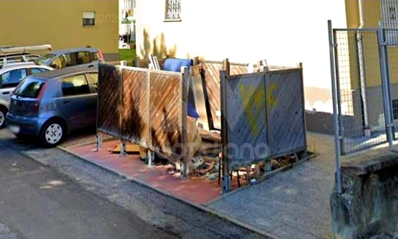 VENARIA - Tolti i gabbiotti in legno tra via Sciesa e corso Matteotti: troppi rifiuti abbandonati
